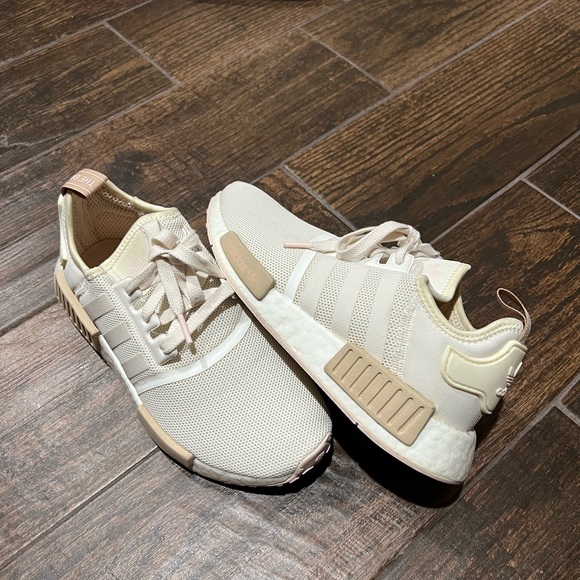 Adidas shoes - Picture 6 of 16